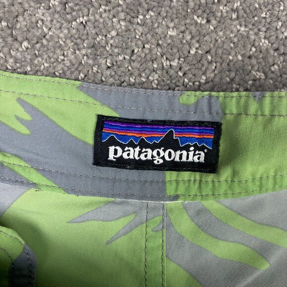 Patagonia Wavefarer Board Shorts Men's 34 Green Gray Floral tropical Swim - Picture 5 of 11